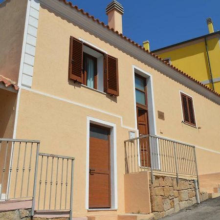 Casa Gialla Santa Teresa di Gallura Esterno foto
